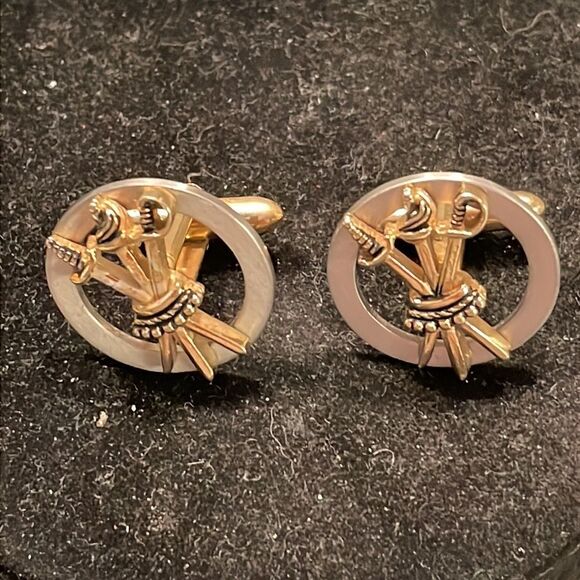 Vintage 1950s Art Deco Swank round gold tone 3 swords bullet back cuff links - Picture 3 of 13